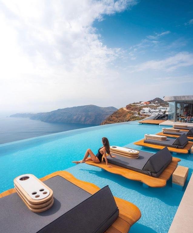 Cavo Tagoo Santorini Floating Beds