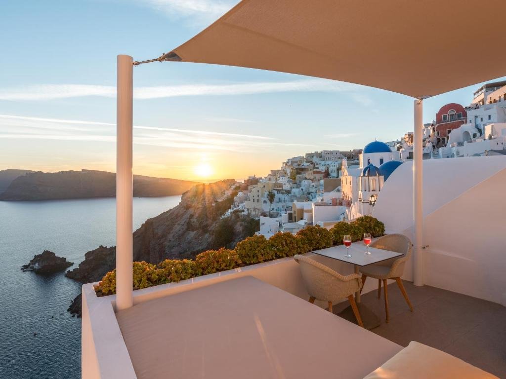 santorini lux hotels